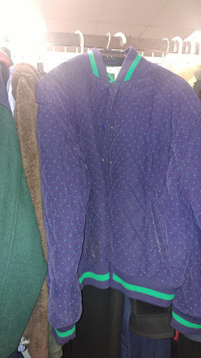 Thrift Store «Treasures Galore The Indoor Garage Sale Thrift Store», reviews and photos, 1964 Rahncliff Ct #800, Eagan, MN 55122, USA