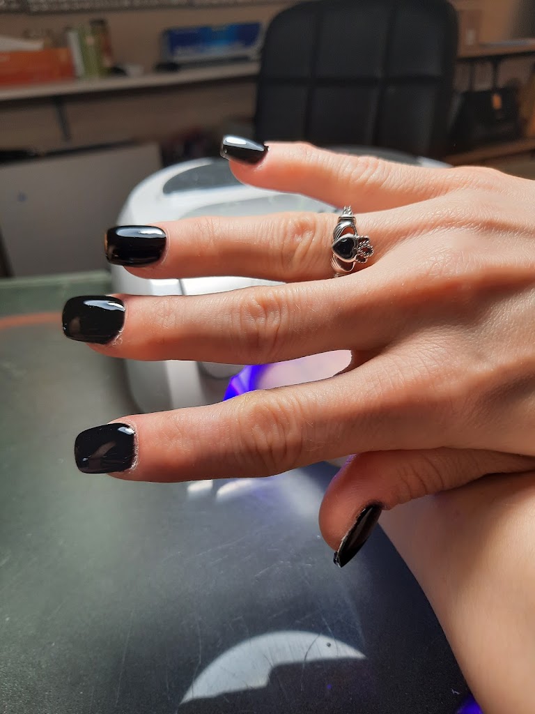 Hello Nail & Spa 46567