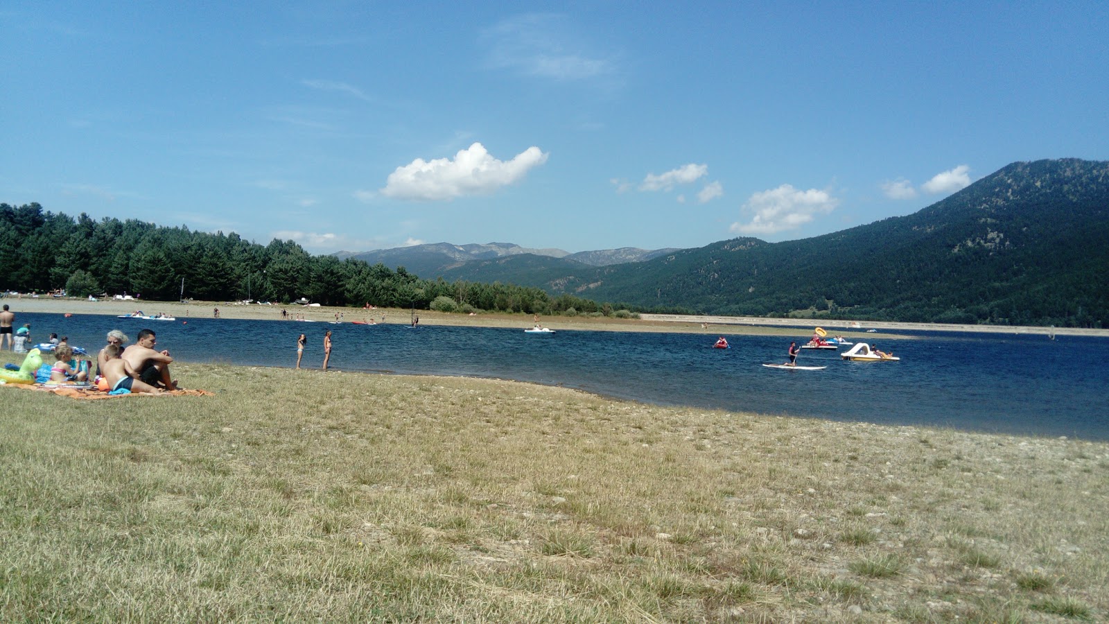 Foto von Plage de Matemale und die siedlung