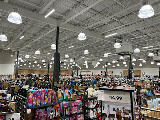 Shoe Store «DSW Designer Shoe Warehouse», reviews and photos, 300 NJ-18, East Brunswick, NJ 08816, USA