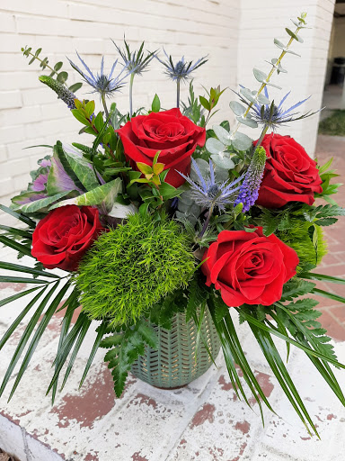 Florist «K & M Floral & Interior Plant Designs», reviews and photos, 537 Main St, Woodland, CA 95695, USA