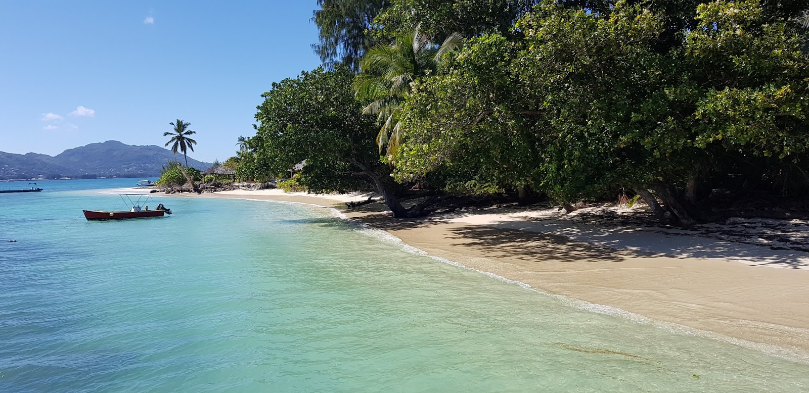 Foto von Cerf Beach und die siedlung