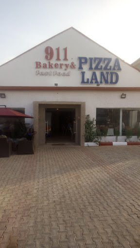 Pizzaland, Nnamdi Azikiwe Expressway, Opp. Joaco Filling Station, Close to Samrada Filling Station, Romi New Extension, Kaduna, Nigeria, Diner, state Kaduna