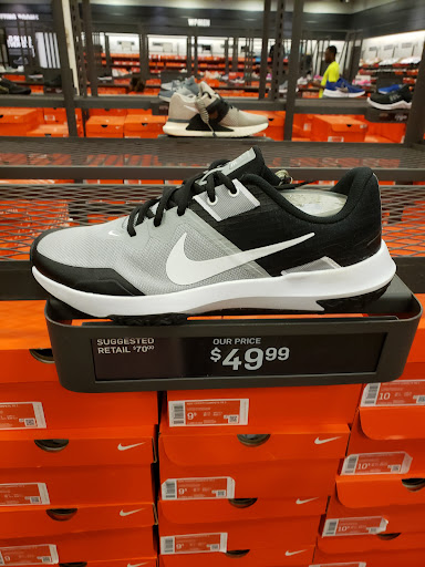 Clothing Store «Nike Factory Store», reviews and photos, 1553 Retherford St c080, Tulare, CA 93274, USA