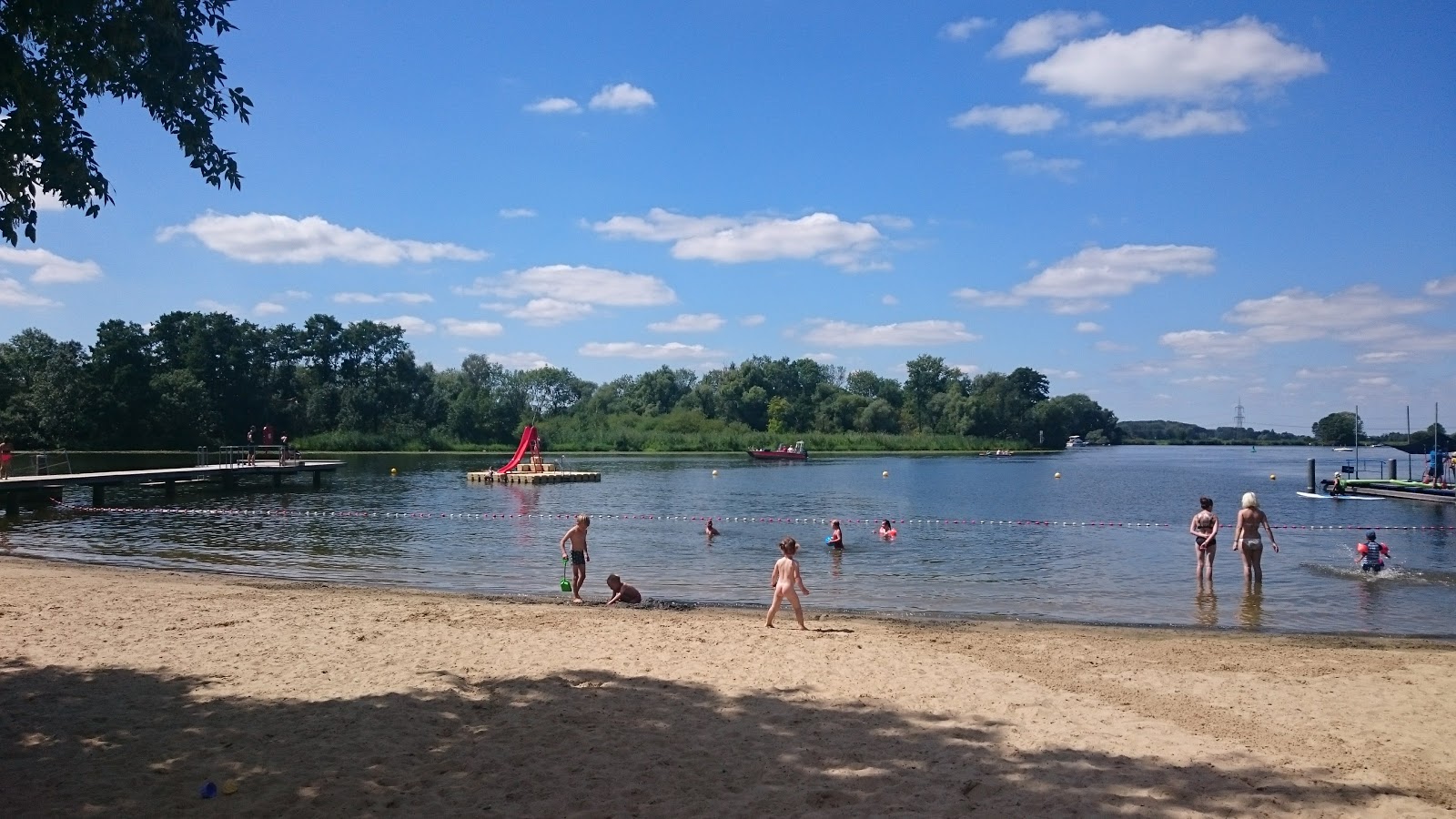 Foto de Ketziner Havelstrand com areia brilhante superfície