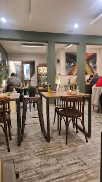 Atmosphère du au comptoir, restaurant, bistrot & vins. à Piolenc - n°4