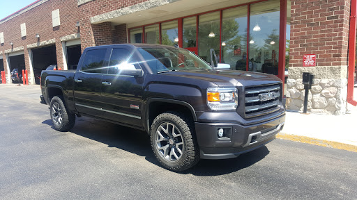 Tire Shop «Discount Tire Store - Auburn Hills, MI», reviews and photos, 200 Brown Rd, Auburn Hills, MI 48326, USA