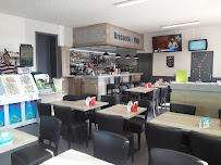 Atmosphère du Restaurant Bar Brasserie Tabac Le Longchamp à Thaon-les-Vosges - n°10