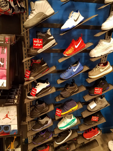 Shopping Mall «Hudson Valley Mall», reviews and photos, 1300 Ulster Ave, Kingston, NY 12401, USA