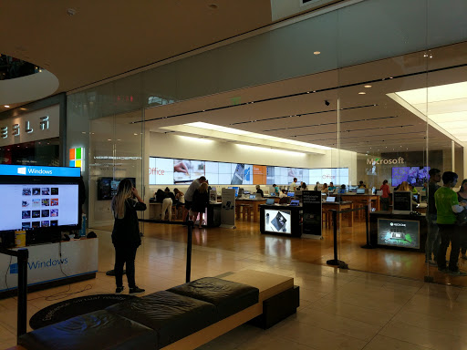 Computer Store «Microsoft Store - Dadeland Mall», reviews and photos, 7535 Dadeland Mall Cir W #2416, Miami, FL 33156, USA