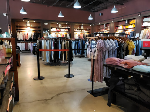 Clothing Store «Hollister Co. Outlet», reviews and photos, 4015 S Interstate Hwy 35, San Marcos, TX 78666, USA