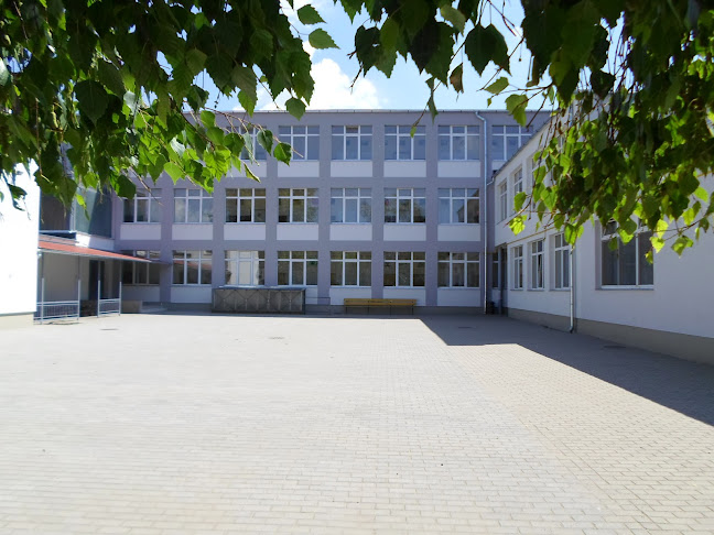 Vécsey Károly Általános Iskola - Iskola