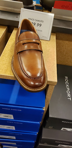 Shoe Store «DSW Designer Shoe Warehouse», reviews and photos, 181 Skokie Blvd, Northbrook, IL 60062, USA