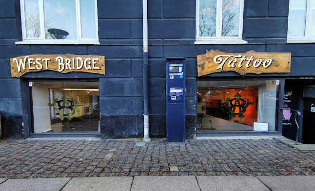 West Bridge Tattoo - Tatovør