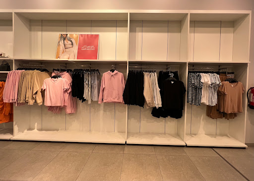 Clothing Store «H&M», reviews and photos, 8518 Fenton St, Silver Spring, MD 20910, USA