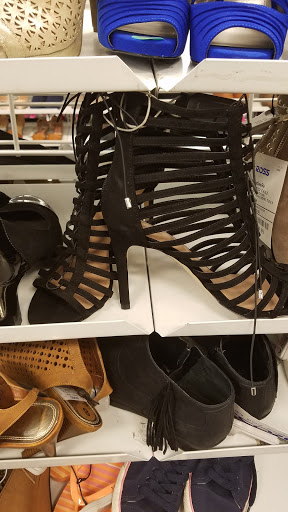 Clothing Store «Ross Dress for Less», reviews and photos, 7487 N Blackstone Ave, Fresno, CA 93720, USA