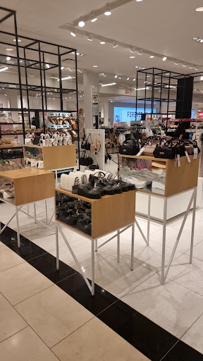 Clothing Store «Forever 21», reviews and photos, 5 Woodfield Mall, Schaumburg, IL 60173, USA