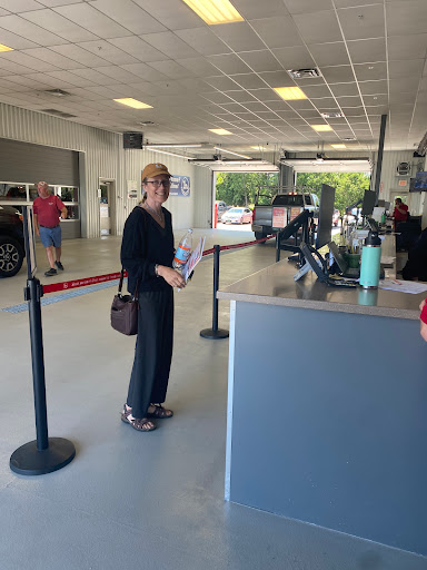 Toyota Dealer «Handy Toyota», reviews and photos