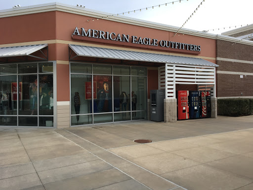 Shopping Mall «Taubman Prestige Outlets», reviews and photos, 17057 N Outer 40 Rd, Chesterfield, MO 63005, USA