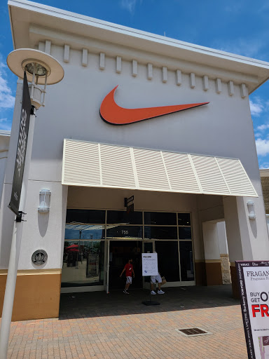 Clothing Store «Nike Factory Store», reviews and photos, 2950 I-20 Frontage Rd #755, Grand Prairie, TX 75052, USA