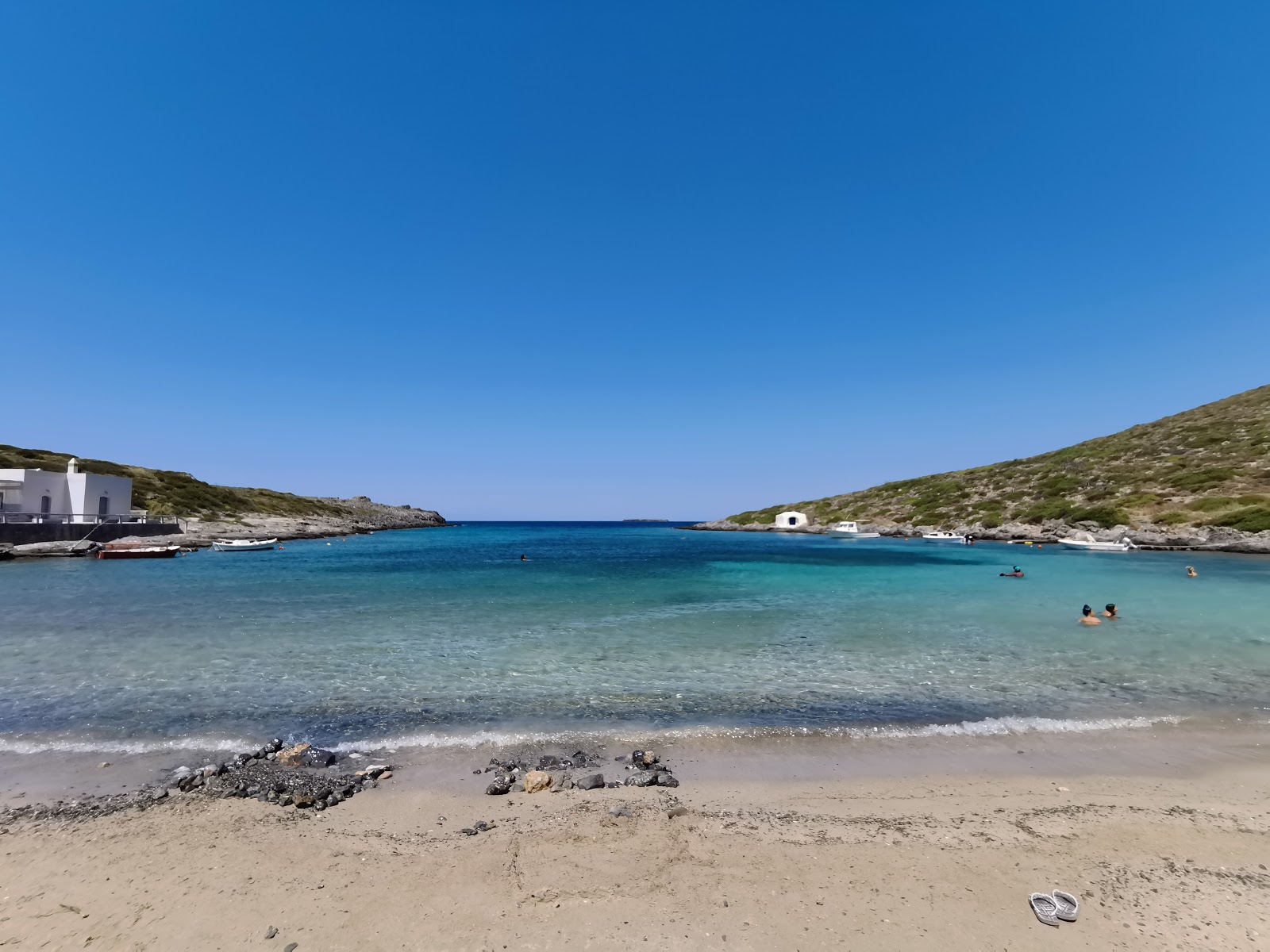 Foto von Limnionas beach annehmlichkeitenbereich