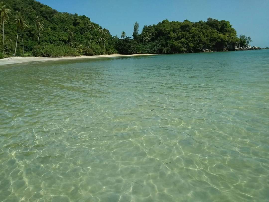 Foto van Lok Kam Bay Beach gelegen in een natuurlijk gebied