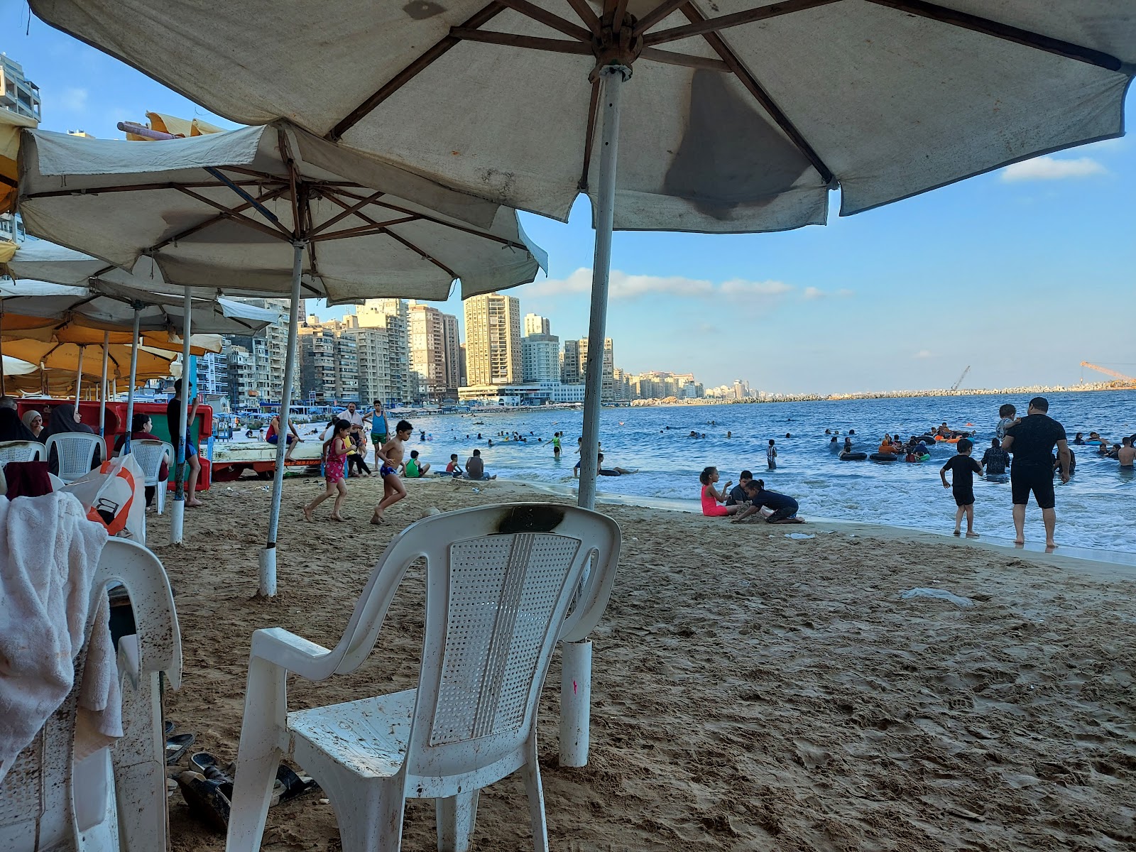 Photo de Miramar Beach avec l'eau cristalline de surface