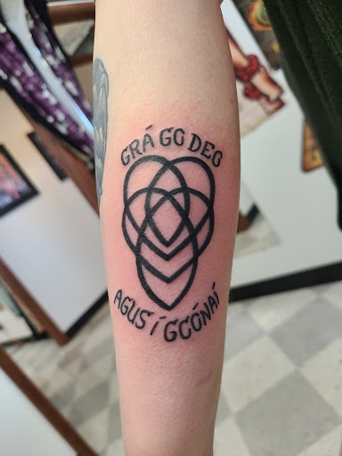 Tattoo Shop «Crossroads Tattoo», reviews and photos, 508 2nd Ave, Coralville, IA 52241, USA