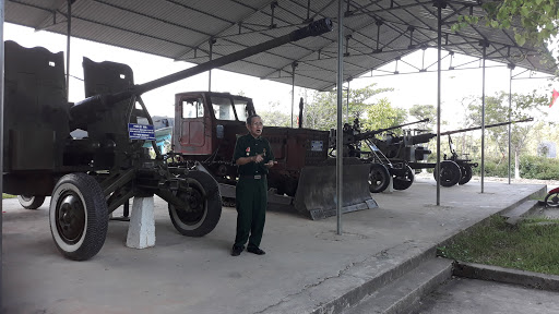 Nhà bia Tưởng Niệm Nhân dân hy sinh tại chiến trường Đồng Lộc