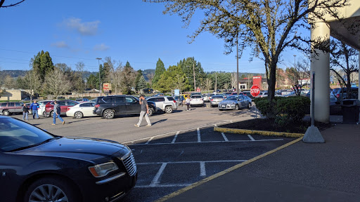Grocery Store «Fred Meyer», reviews and photos, 3300 Portland Rd, Newberg, OR 97132, USA