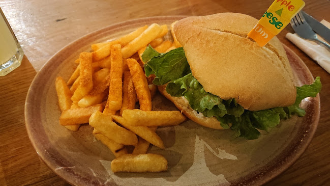 Comments and reviews of Nando's Canary Wharf - Cabot Place