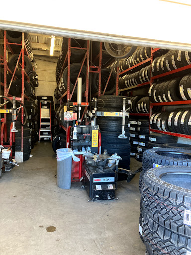 Tire Shop «Discount Tire Store - Wheat Ridge, CO», reviews and photos, 4580 Wadsworth Blvd, Wheat Ridge, CO 80033, USA