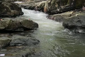 Anduwatta waterfall image