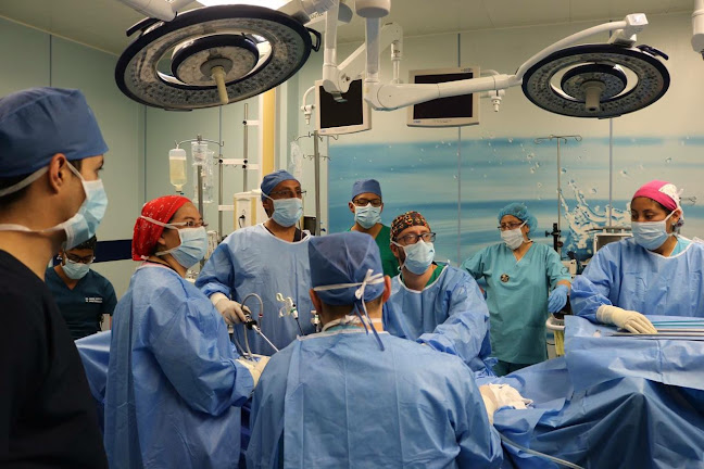 Dr. Eduardo Cadena - Cirujano Urólogo - Laparoscopía Avanzada y Robotica - Cirujano plástico