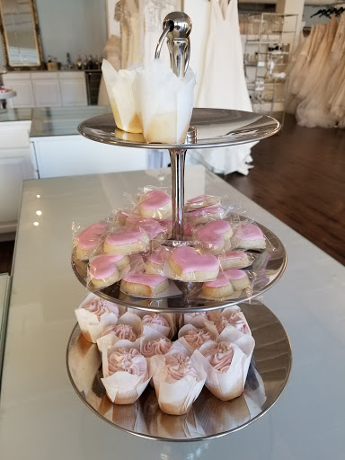 Bridal Shop «La Jeune Mariee Bridal Collection», reviews and photos, 139 E Main St, Columbus, OH 43215, USA