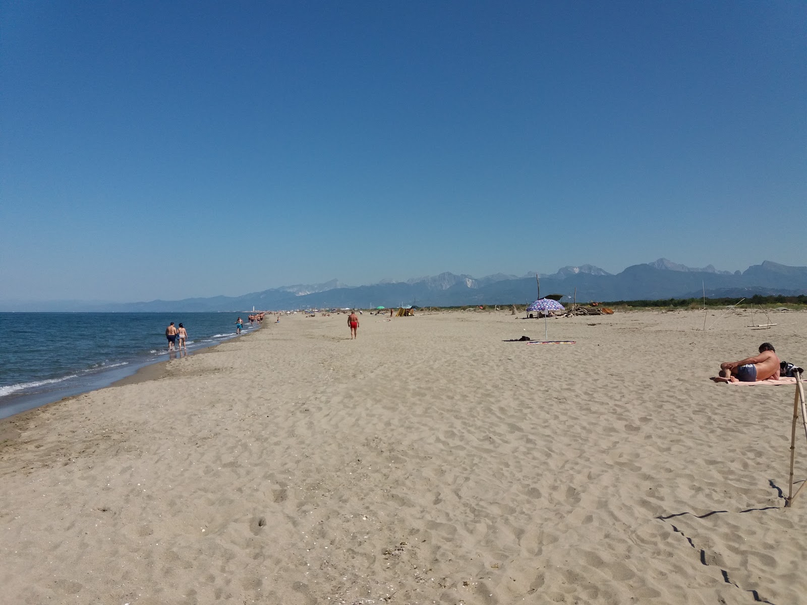 Fotografie cu Spiaggia della Lecciona zonele de facilități