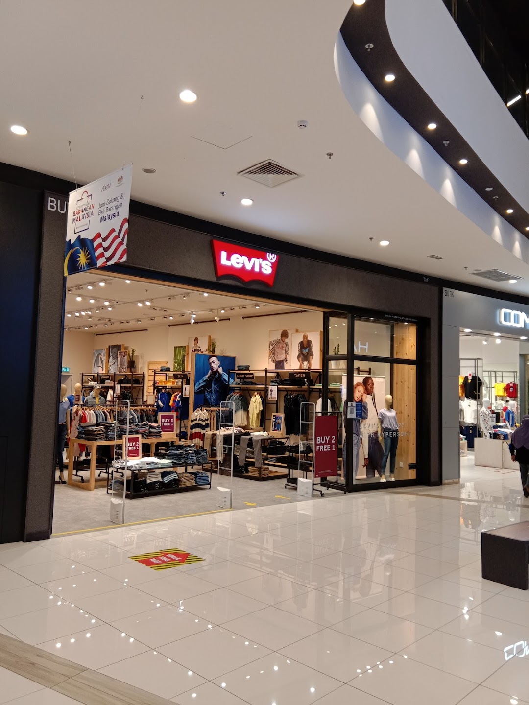 Levis AEON Nilai