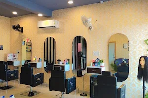 experts hands unisex salon and academy image