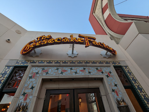 Restaurant «The Cheesecake Factory», reviews and photos, 600 Spectrum Center Dr, Irvine, CA 92618, USA