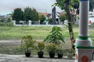 Tugu Pahlawan Pasirian image