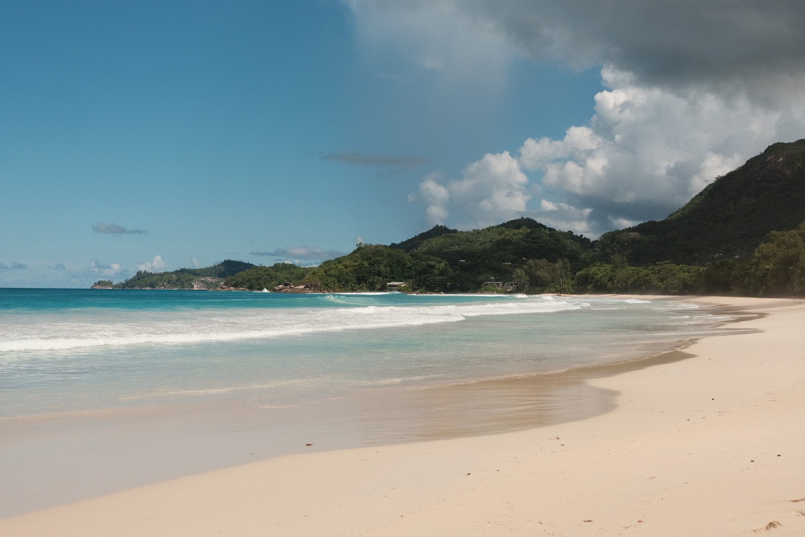 Grand Anse Beach'in fotoğrafı uzun koy ile birlikte