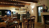 Atmosphère du Restaurant français Le Bel Oustau - Restaurant Fontvieille - n°3