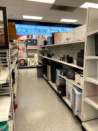 Clothing Store «Ross Dress for Less», reviews and photos, 6507 Fallbrook Ave, West Hills, CA 91307, USA