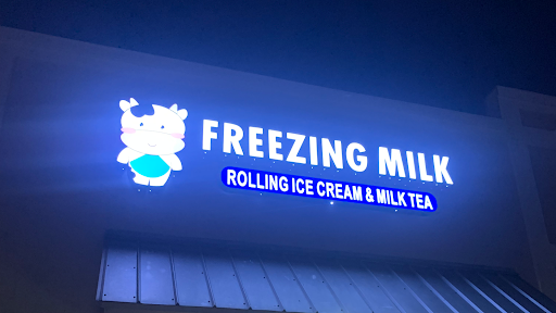 Freezing milk rolling ice cream