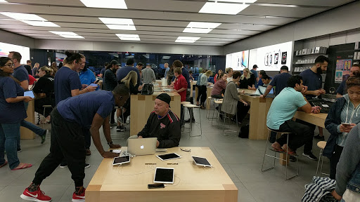 Computer Store «Apple Main Place», reviews and photos, 120 W Jefferson Ave, Naperville, IL 60540, USA