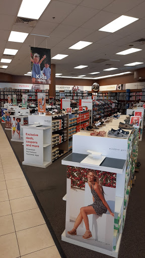 Shoe Store «Famous Footwear», reviews and photos, 9450 W Northern Ave, Glendale, AZ 85305, USA