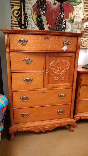 Furniture Store «3 Vintage Chicks», reviews and photos, 13012 N Cave Creek Rd, Phoenix, AZ 85022, USA