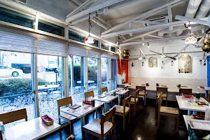 インド料理・インドカレーの店 アールティーズインディアンカフェ （アールティー 神戸下山手県庁前店） image