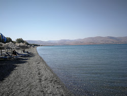 Nyphida beach'in fotoğrafı - rahatlamayı sevenler arasında popüler bir yer