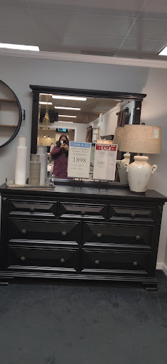 Furniture Store «Mor Furniture for Less | Lynnwood», reviews and photos, 4029 Alderwood Mall Blvd, Lynnwood, WA 98036, USA